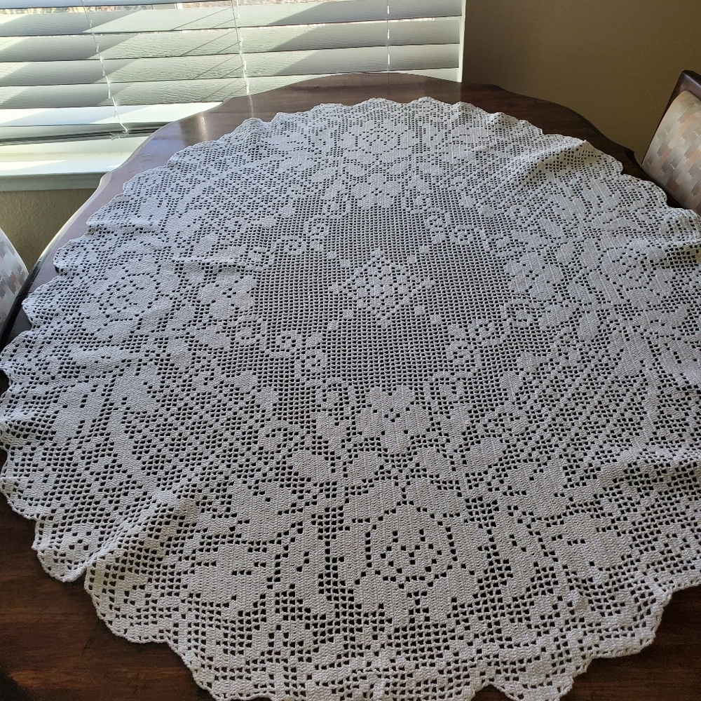 Oval tablecloth